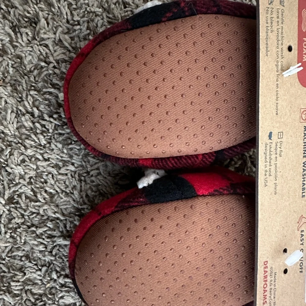 DEARFOAMS LIMITED EDITION BABY BEAR SLIPPERS:RED/BLACK: NWT: 9-12 MTH